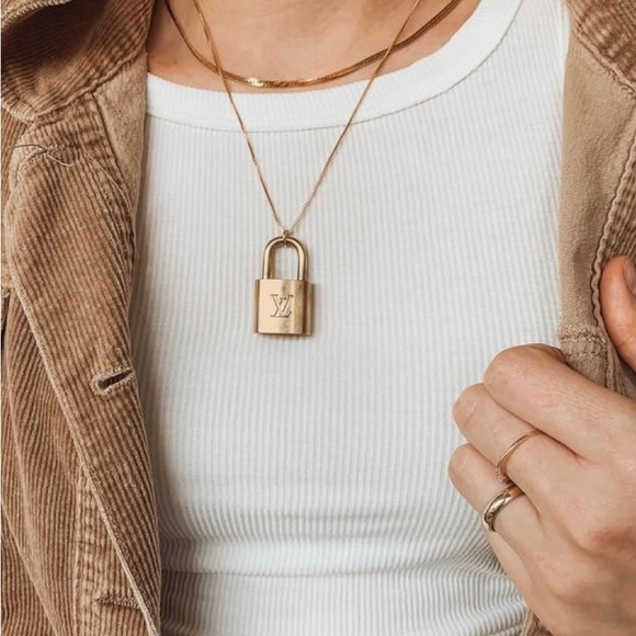 Louis Vuitton gold brass lock and key set necklace #310 Polished ready to wear - Picture 2 of 15